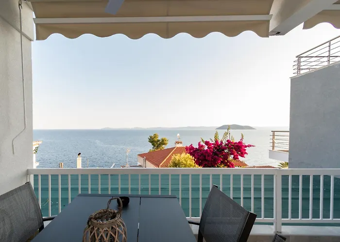 Sandra Seaview Suites