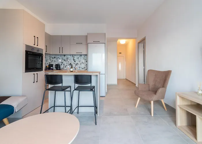 Sandra Seaview Suites
